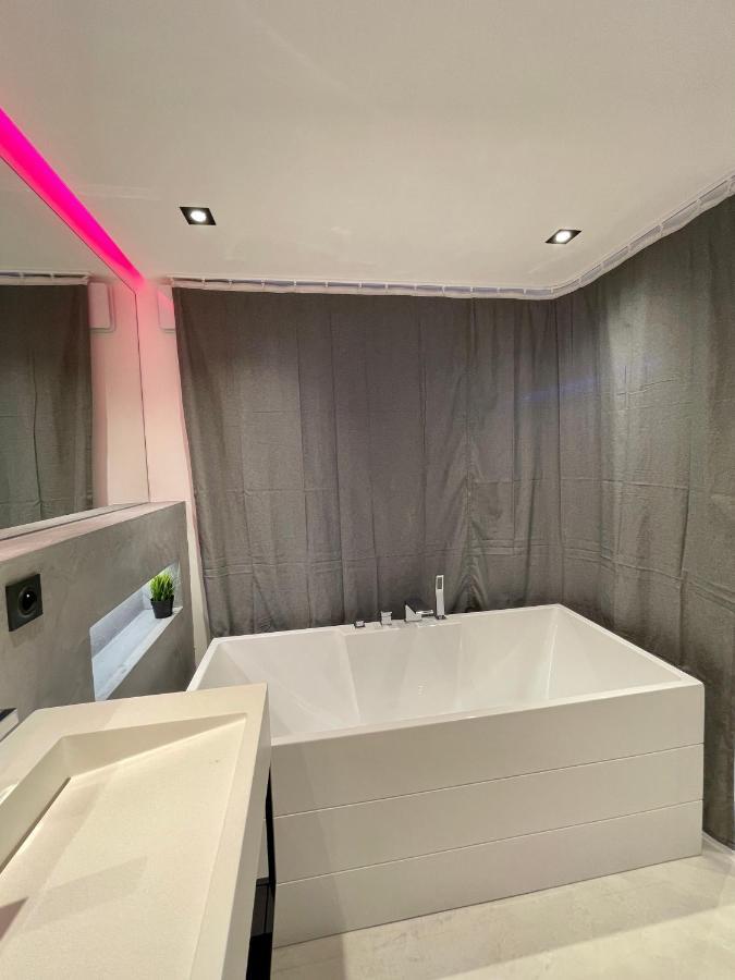 Appartement Neuf Climatise - Vue Mer Saint-Tropez - 50M Plage Et Port - Piscine Gassin Dış mekan fotoğraf